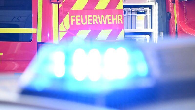 Ein Kamineinsturz hat in Lahnstein Polizei und Feuerwehr auf den Plan gerufen. (Symbolbild)