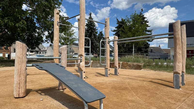 Die Calisthenics-Anlage ist Teil der neuen Spielpunkte im Stadtteil Rübenach in Koblenz.