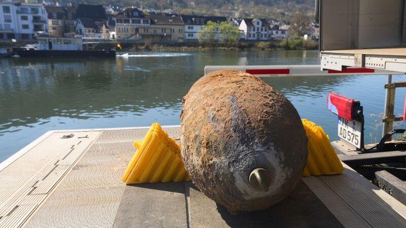 Die 500 Kilogramm schwere Bombe wurde bei Bauarbeiten im Rhein gefunden