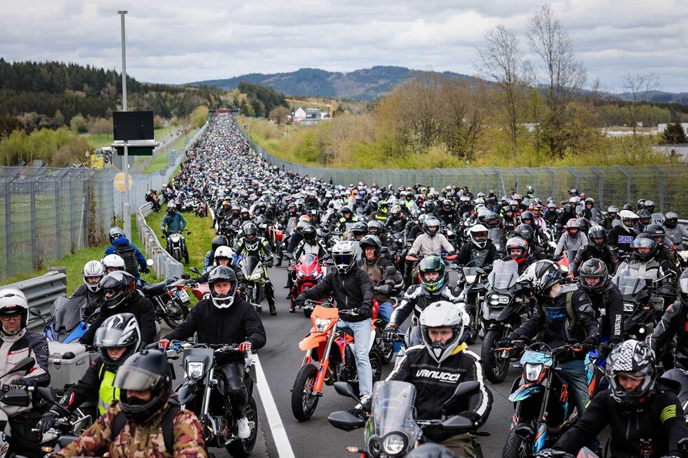 Tausende Motorrad-Fans treffen sich am Nürburgring zum "Anlassen"