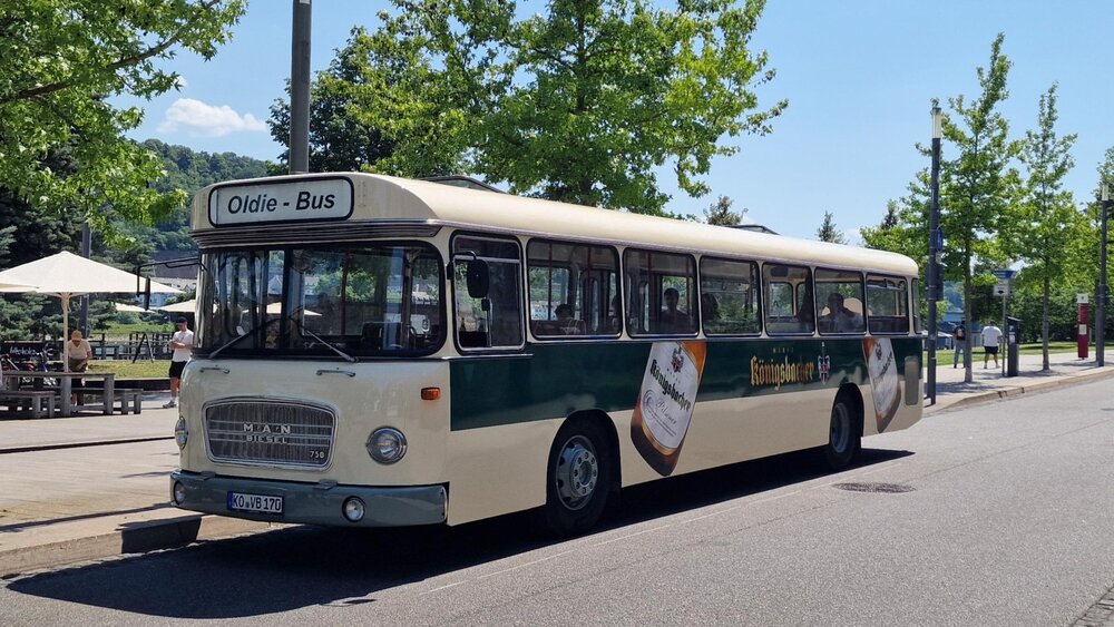 Ein Stück Koblenzer Geschichte ist zurück auf den Straßen: Nach fast zehnjähriger Pause und einer aufwendigen Restaurierung fährt der Oldie-Bus der Koblenzer Verkehrsbetriebe (koveb) wieder. Ein Stück Koblenzer Geschichte ist zurück auf den Straßen: Nach fast zehnjähriger Pause und einer aufwendigen Restaurierung fährt der Oldie-Bus der Koblenzer Verkehrsbetriebe (koveb) wieder.