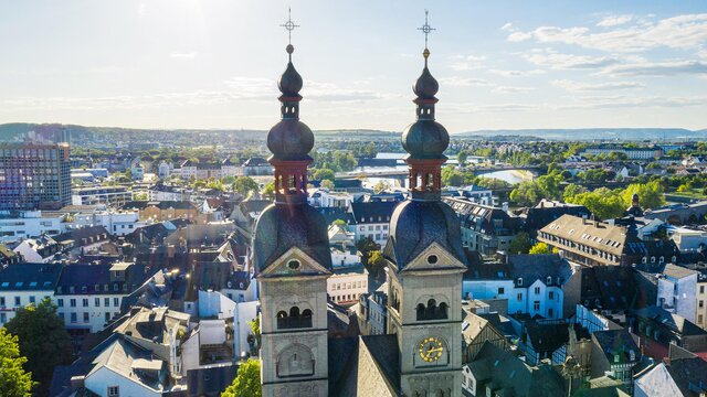 Luftaufnahme Liebfrauenkirche Gästebeitrag in Koblenz: Hoteliers kritisieren Starttermin