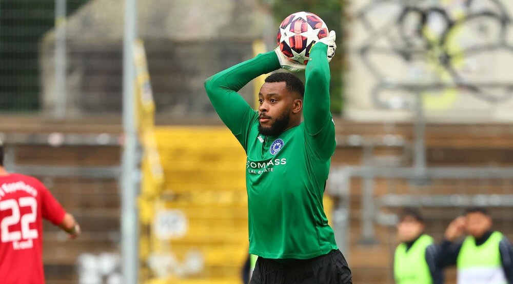 WM-Teilnehmer für die Nationalmannschaft von Haiti: Der Torwart des FC Cosmos Koblenz, Josué Duverger. WM-Teilnehmer für die Nationalmannschaft von Haiti: Der Torwart des FC Cosmos Koblenz, Josué Duverger.