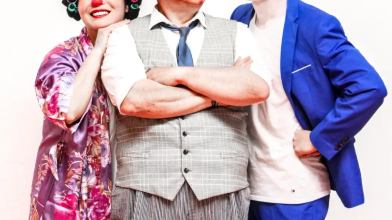 Clown Correggio & die Weltenwandler verbinden klassische Clownerie mit chinesischer Akrobatik, europäischem Theater und fernöstlicher Magie.