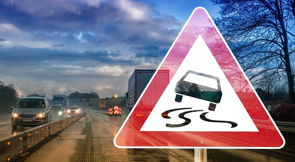 Verkehrszeichen: Schleuder- oder Rutschgefahr