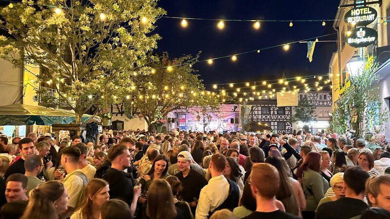 Das Blütenfest in Koblenz-Güls ist immer gut besucht.