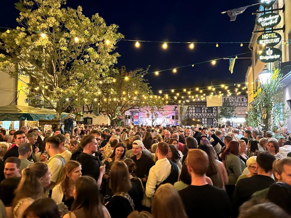Das Blütenfest in Koblenz-Güls ist immer gut besucht.