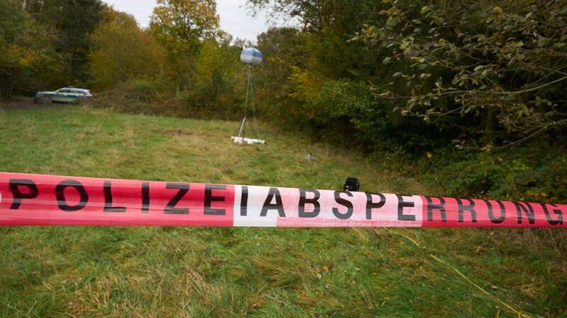 Ein Absperrband war damals am Fundort am Rodder Maar aufgespannt worden. (Archivbild)