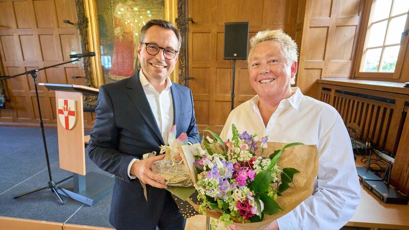 Die scheidende Bürgermeisterin Ulrike Mohrs wurde von Oberbürgermeister David Langner im Rahmen seiner Rede mit einem „Ich werde Sie vermissen!“ bedacht.