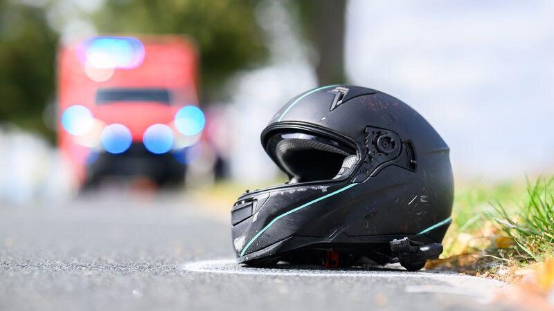 Für den Biker kam jede Hilfe zu spät. (Symbolbild)