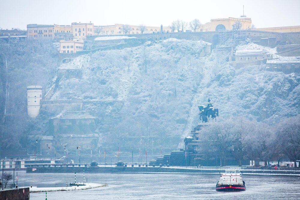Das Deutsche Eck und die Festung Ehrenbreitstein im Winter
