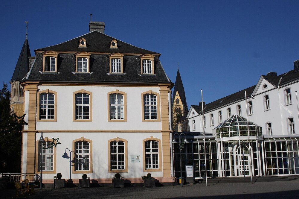 Die Marienburg in Vallendar im Landkreis Mayen-Koblenz (Rheinland-Pfalz) ist der Sitz der WHU – Otto Beisheim School of Management. Die Marienburg in Vallendar im Landkreis Mayen-Koblenz (Rheinland-Pfalz) ist der Sitz der WHU – Otto Beisheim School of Management.