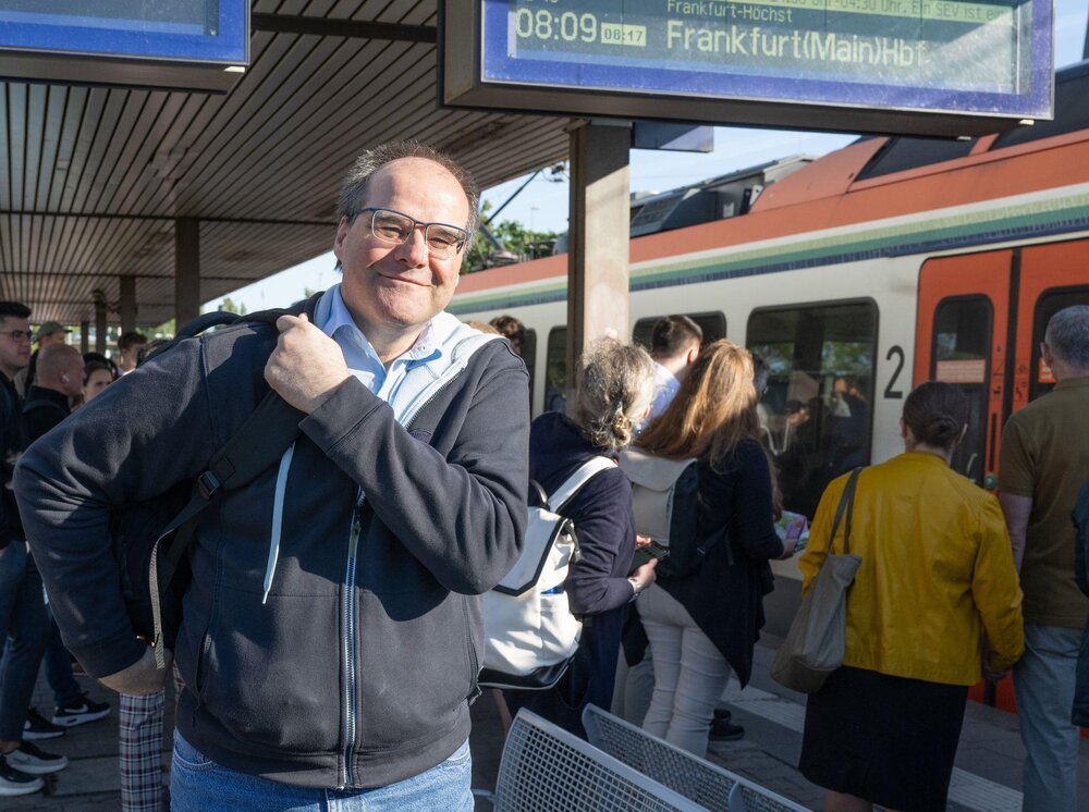 Francos Arbeitsweg ist durch die Einschränkungen im Bahnverkehr deutlich länger. Francos Arbeitsweg ist durch die Einschränkungen im Bahnverkehr deutlich länger.