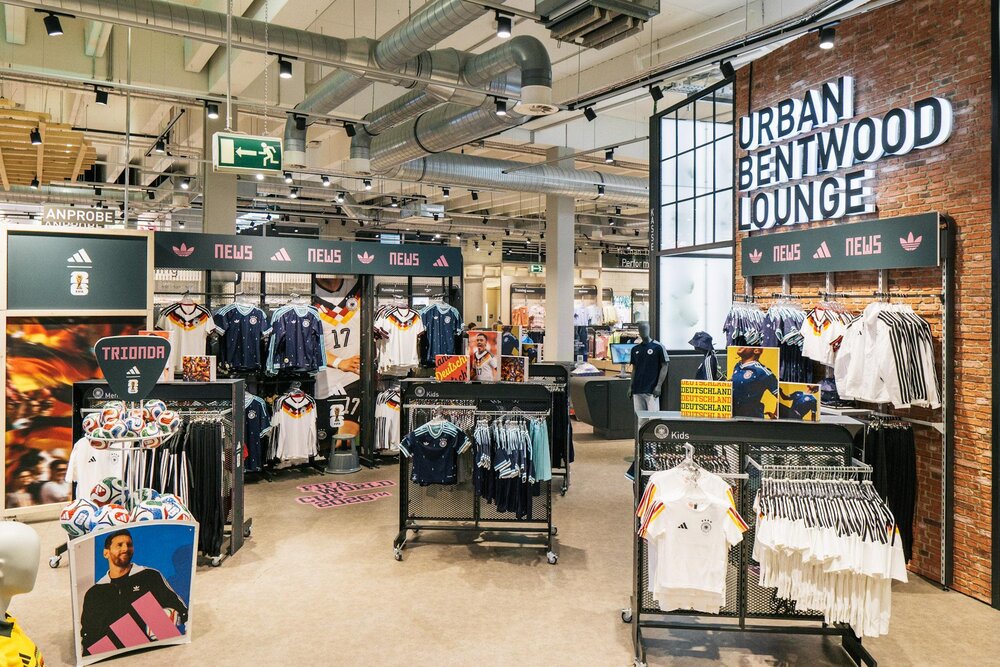 Trikotauswahl im Store Trikotauswahl im Store