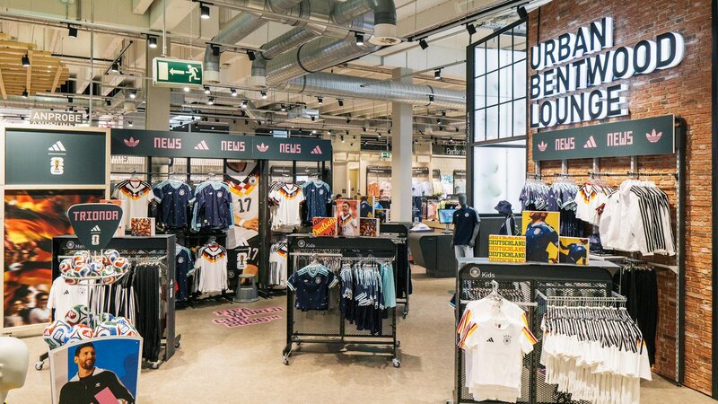 Trikotauswahl im Store