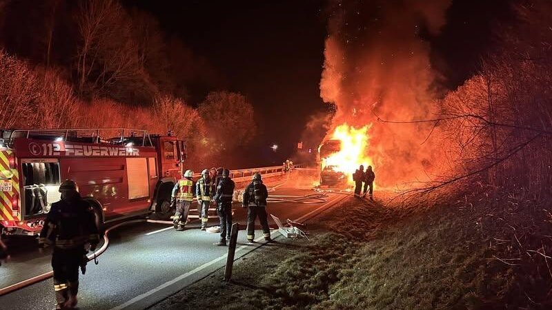 Die Feuerwehr befand sich schnell im Einsatz, um die Situation in Kontrolle zu bekommen.