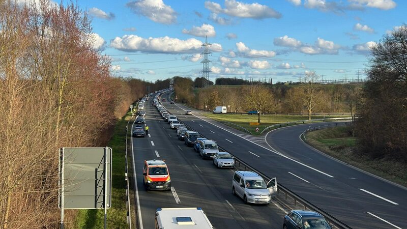 Es entstand ein erheblicher Rückstau auf der B9.