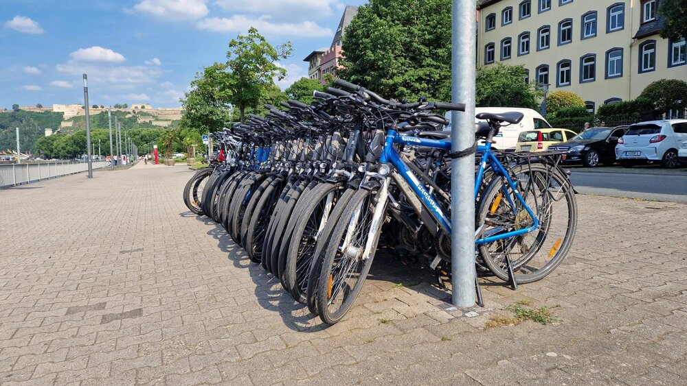 Fahrräder am Peter-Altmeier-Ufer, Koblenz