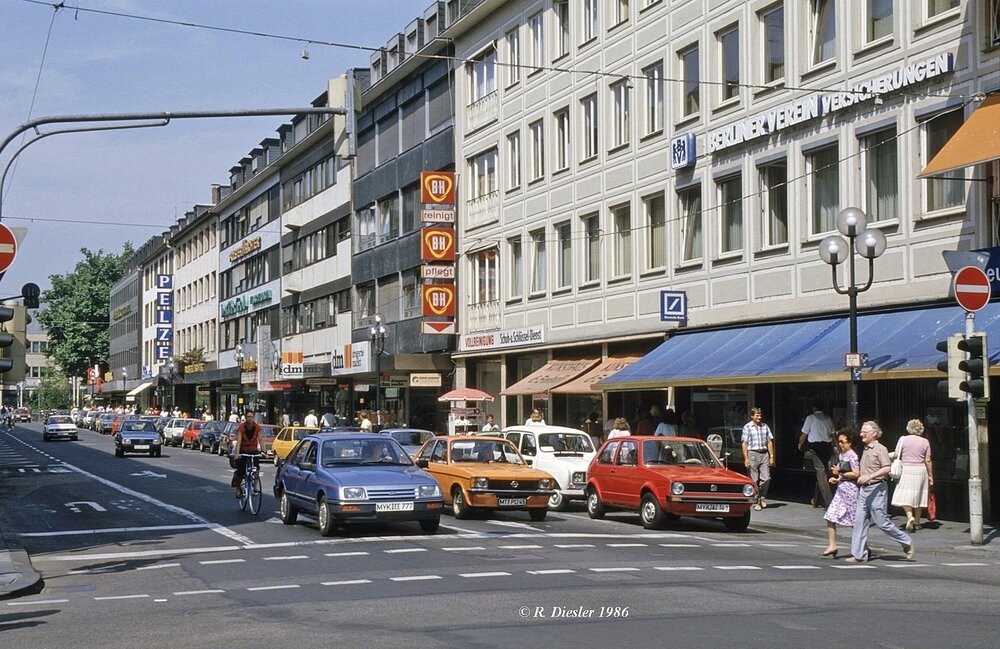 Schloßstraße im Jahr 1986. Schloßstraße im Jahr 1986.