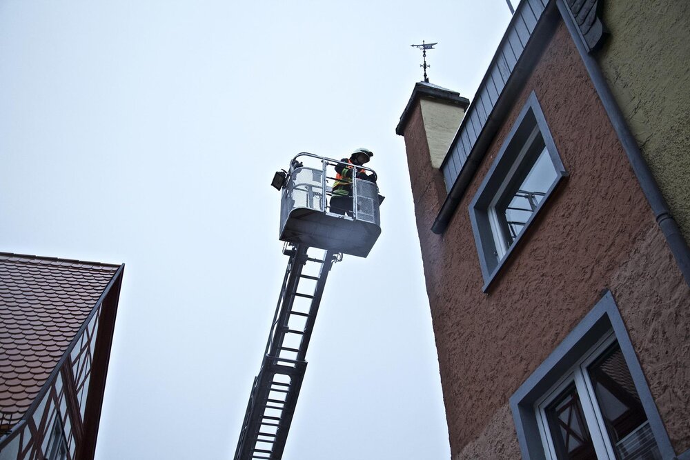 Eine Drehleiter der Feuerwehr, Symbolbild. Eine Drehleiter der Feuerwehr, Symbolbild.