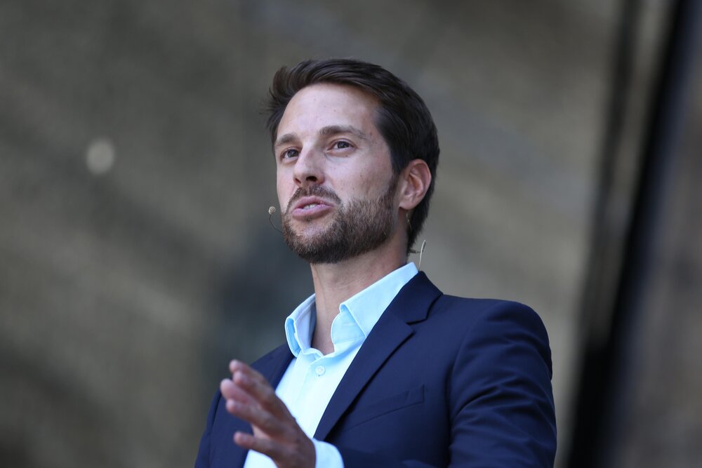 Mirko Drotschmann alias "MrWissen2go" Mirko Drotschmann alias "MrWissen2go"
