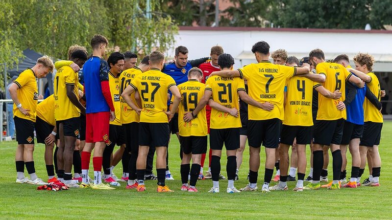 Das Team der TuS Koblenz nach dem Spiel in Gau-Heppenheim.