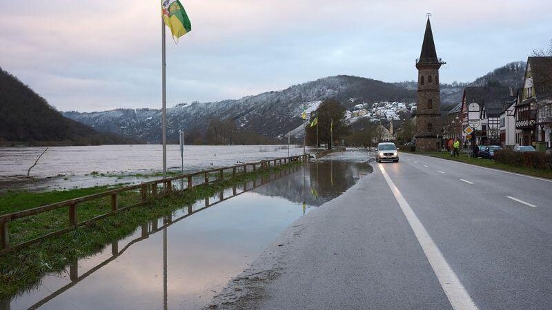 Das Wasser an Rhein und Mosel geht zurück.