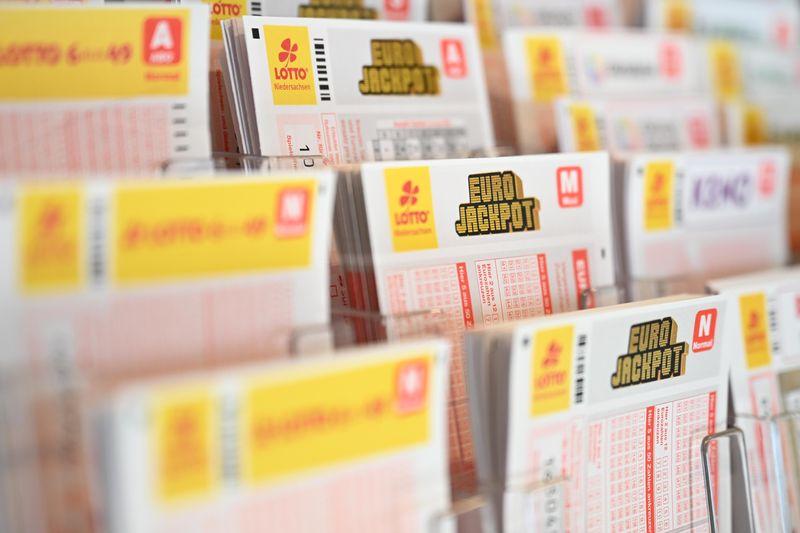 72 Lottogewinne lagen 2025 bei über 100.000 Euro. 72 Lottogewinne lagen 2025 bei über 100.000 Euro.