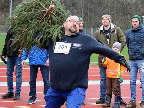 Am 31. Januar 2026 findet in Waldbreitbach das 4. Weihnachtsbaumwerfen statt.