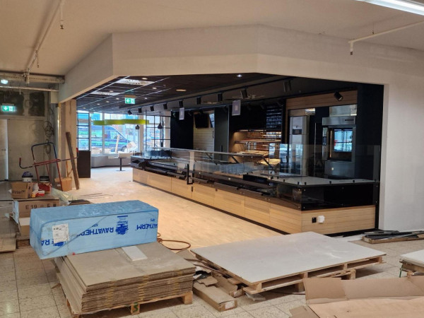 Auch im Eingangsbereich der Filiale gibt es Neuerungen, wie eine Lohners-Bäckerei.