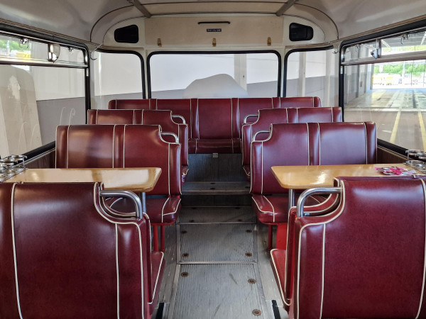 Auch im Innenraum versprüht der historische Bus noch den Charme von früher.