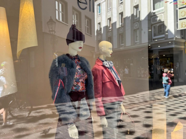 Auch in der Koblenzer Altstadt zeigen sich die Schaufenster von ihrer kuscheligen Seite.