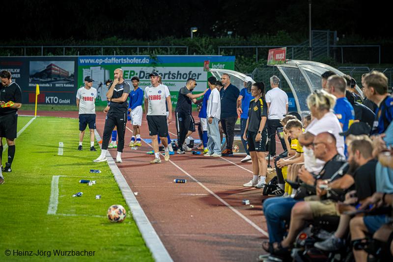 Auf der Bank des FC Cosmos Koblenz nimmt ein neuer Cheftrainer Platz. Auf der Bank des FC Cosmos Koblenz nimmt ein neuer Cheftrainer Platz.