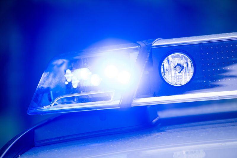 Bei dem Unfall sind beide Fahrer schwer verletzt worden. (Symbolbild) Bei dem Unfall sind beide Fahrer schwer verletzt worden. (Symbolbild)