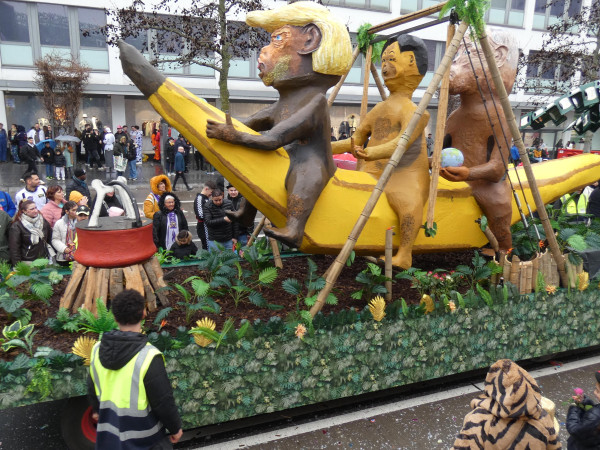 Bei den Motivwagen überzeugte der Alt-Herren-Corps mit seiner „Bananenschaukel“.