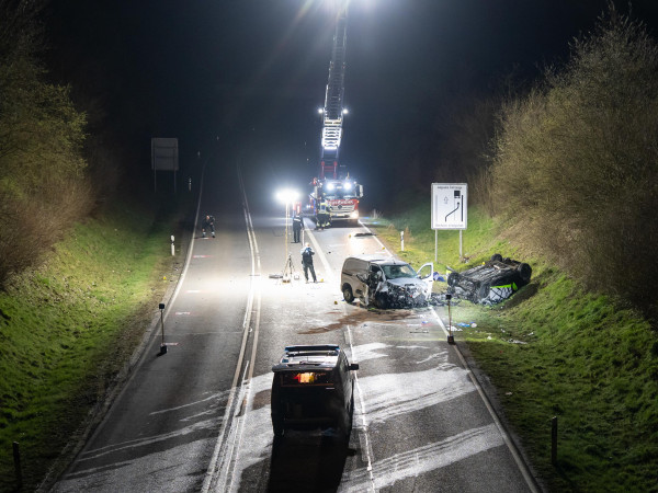 Bei einem schweren Unfall auf der L288 bei Westerburg sind am Freitagabend zwei Menschen gestorben.