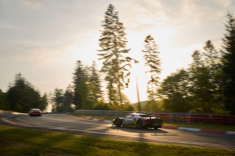 Beim 24-Stunden-Rennen auf dem Nürburgring sorgte ein Stromausfall für eine Unterbrechung.