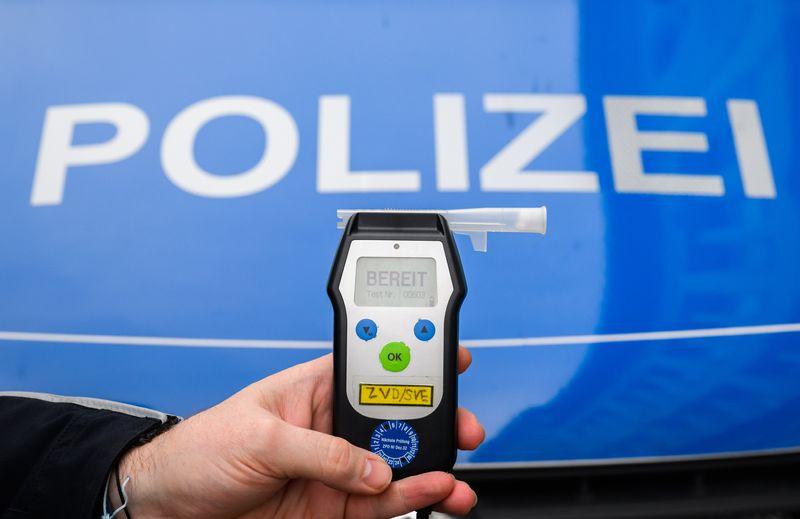 Beim Fahrer ergab ein Alkoholtest einen Wert von 2,05 Promille. (Symbolbild) Beim Fahrer ergab ein Alkoholtest einen Wert von 2,05 Promille. (Symbolbild)
