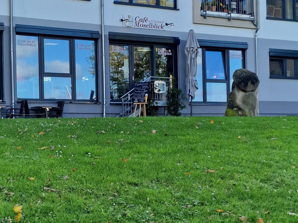 „Café Moselblick“ in der Kornpfortstraße 14, direkt am Moselufer und nahe dem Deutschen Eck gelegen.
