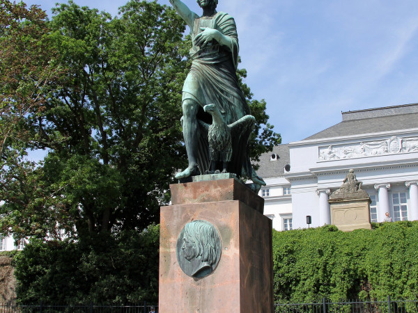 Das Joseph-Görres-Denkmal in den Koblenzer Rheinanlagen