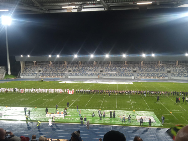 Das Lohrheidenstadion am 16. November 2025 beim Spiel der deutschen American-Football-Nationalmannschaft gegen Kanada aus Sicht der Westtribüne.