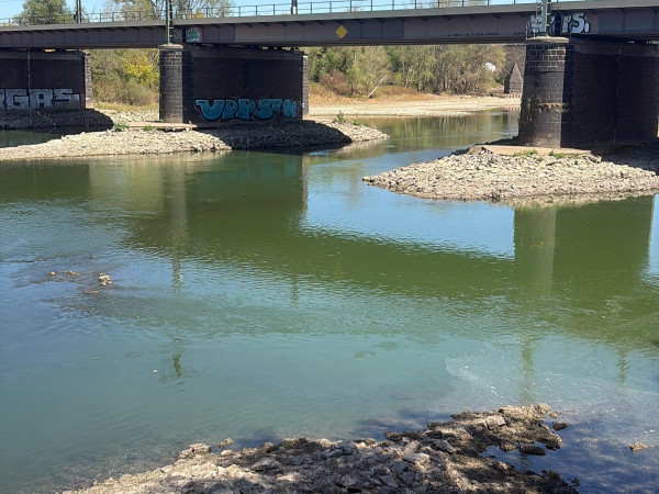 Das Niedrigwasser hat in Koblenz an diesem Wochenende zwei Kampfmittel enthüllt.