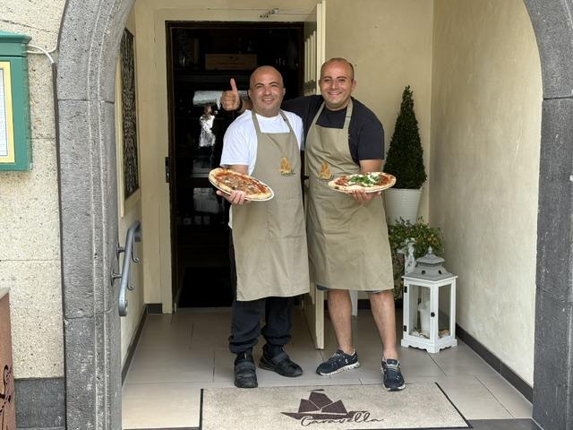 Das „Restaurant Caravella“ in Mayen wurde vom Gourmet-Magazin Falstaff zur besten Pizzeria in Rheinland-Pfalz gewählt. Das „Restaurant Caravella“ in Mayen wurde vom Gourmet-Magazin Falstaff zur besten Pizzeria in Rheinland-Pfalz gewählt.