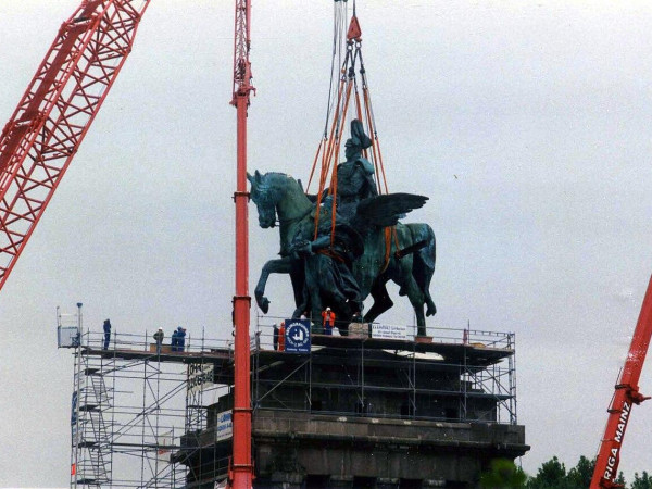 Das wiederhergestellte Reiterstandbild, 1993