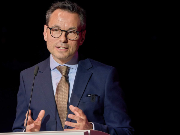 David Langner startet am 1. Mai in seine zweite Amtszeit. Seine Amtseinführung fand am 30. April im Rahmen einer Stadtratssitzung im Theaterzelt auf dem Festungsplateau Ehrenbreitstein statt.