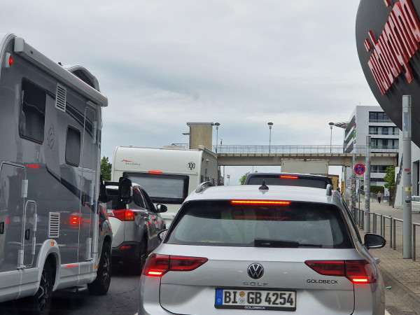 Der Anreisetag zu Rock am Ring ist traditionell mit langer Wartezeit verbunden.
