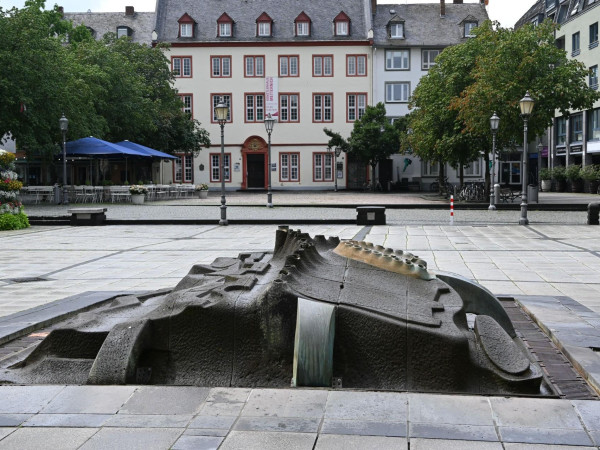 Der Brunnen auf dem Münzplatz ist abgeschaltet. Nagetiere haben die Kabel der Pumpen beschädigt.