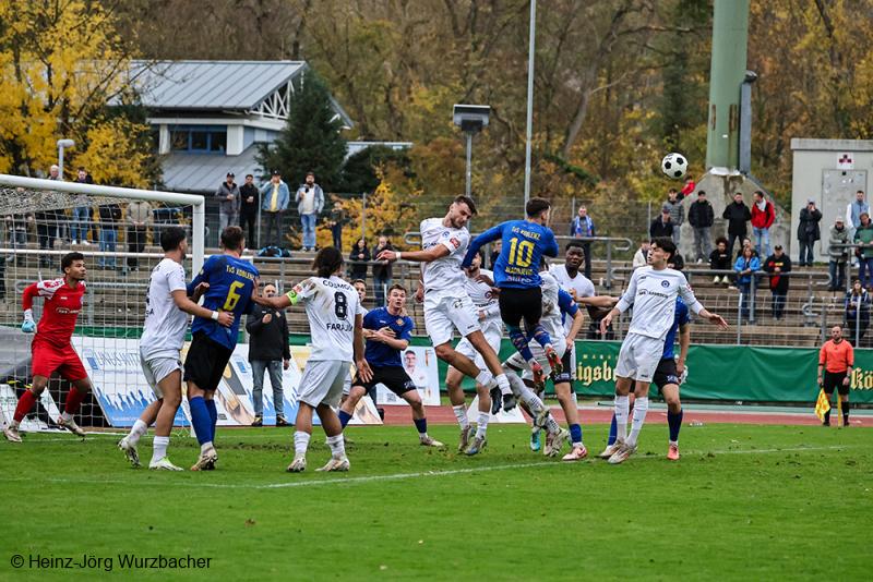 Der FC Cosmos Koblenz (Weiße Spielkleidung) hat am Grünen Tisch drei Punkte abgezogen bekommen.