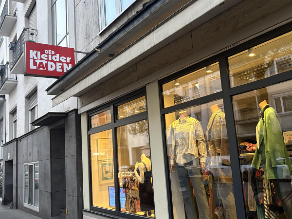 Der Kleiderladen ist ein Teil eines ehrenamtlichen Caritas Projekt.