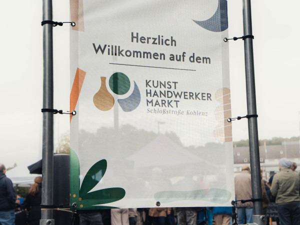 Der Kunsthandwerkermarkt in der Schlossstraße, der größte seiner Art im nördlichen Rheinland-Pfalz.